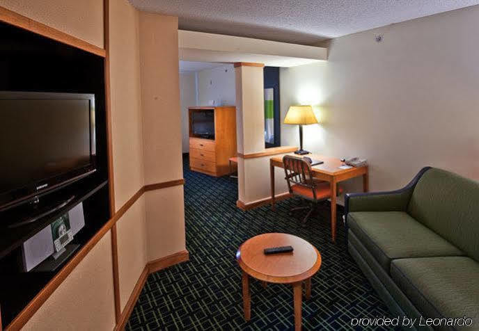 Fairfield Inn & Suites By Marriott Anderson Clemson Room photo